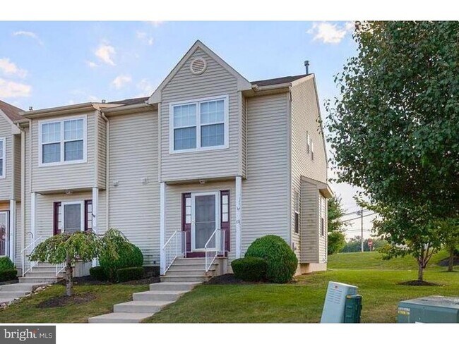 Building Photo - 69 Yellowwood Ct