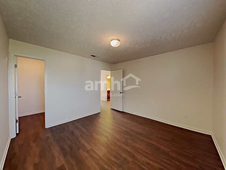Building Photo - 600 Pemberton Dr