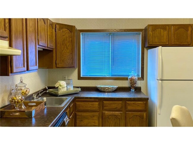 Building Photo - 350 Ford Rd