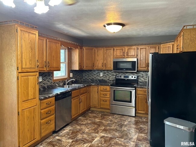 Building Photo - 11485 95th Ave