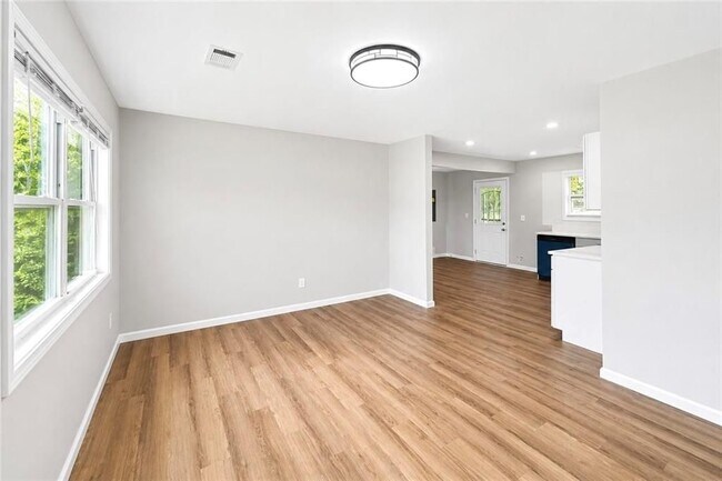 Building Photo - 1639 Bridgeport Dr NW