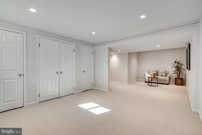 Building Photo - 6421 Linway Terrace