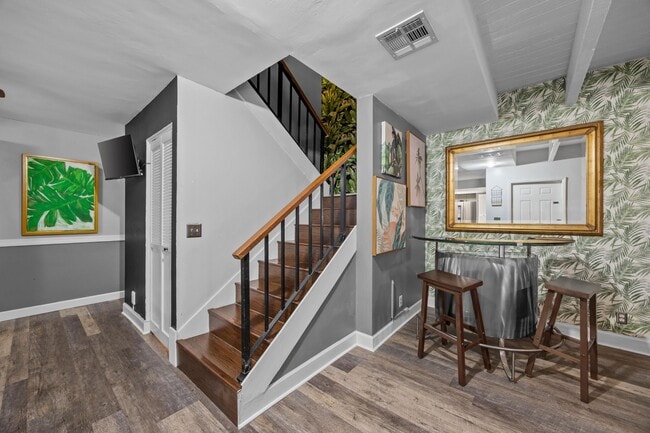 Building Photo - 1520 Shaker Cir