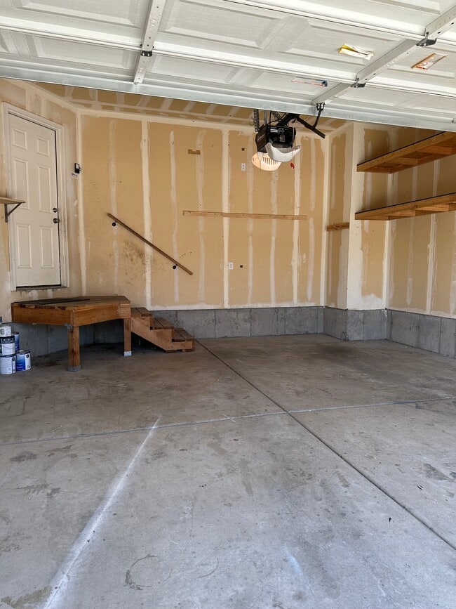 Building Photo - 8121 N Plum Creek Cir