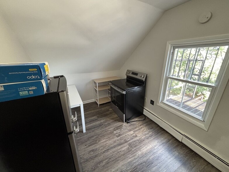 Building Photo - 233 Pine St