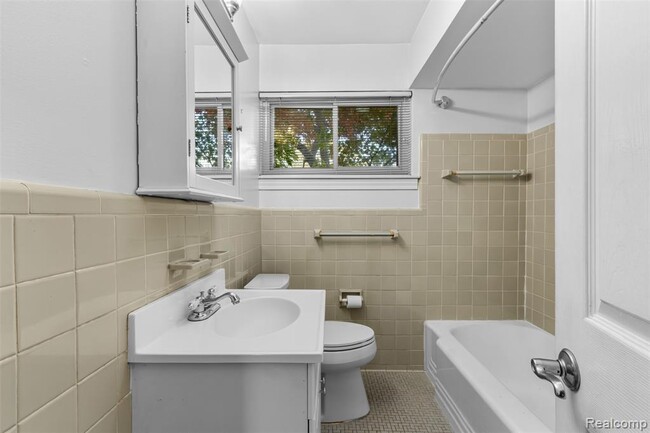 Building Photo - 1203 Hickory Ave