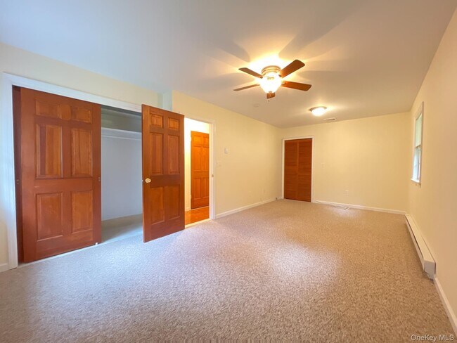 Building Photo - 10 Fairview Dr