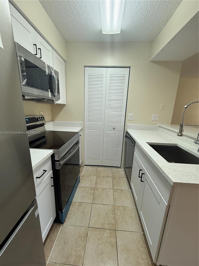 Building Photo - 1261 SW 46th Ave