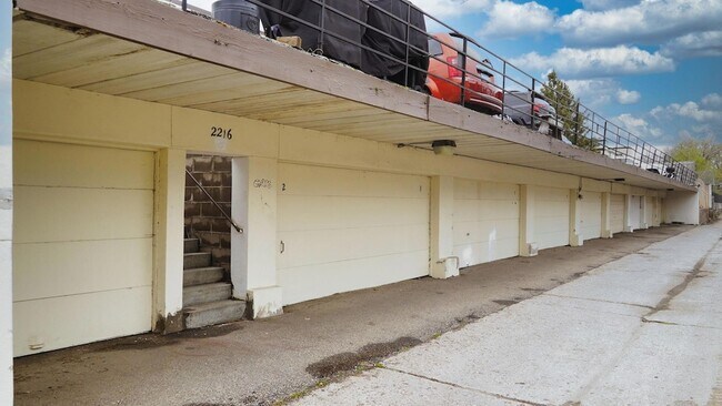 Building Photo - 2216 Pleasant Ave