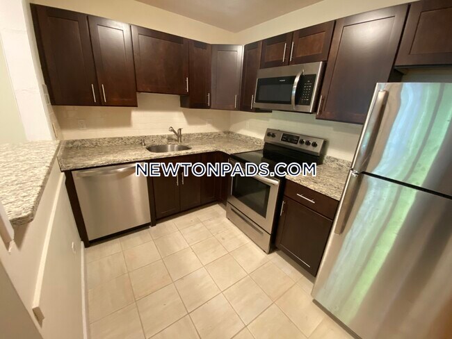 Building Photo - 276 Grove St