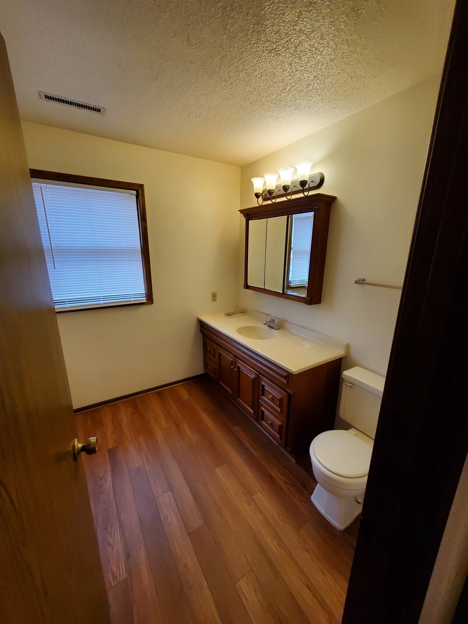 Upstairs bath - 1106 Oleson Rd