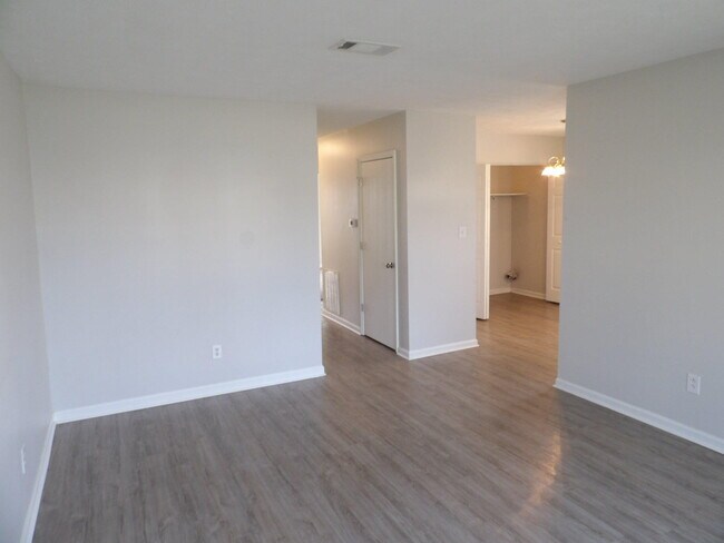 Building Photo - 114 Potomac Ct