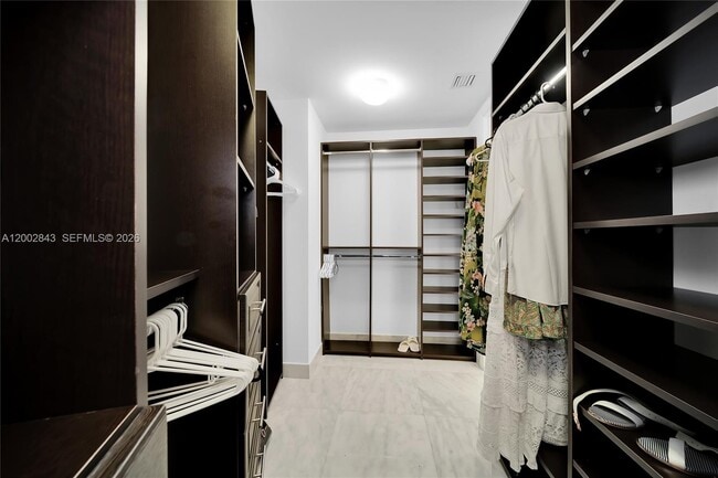 Building Photo - 16001 Collins Ave