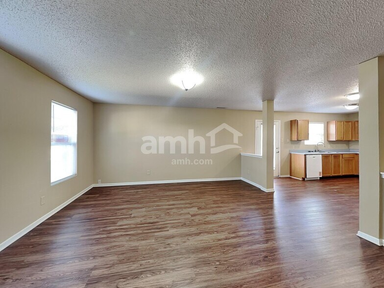 Building Photo - 10176 Cumberland Pointe Blvd