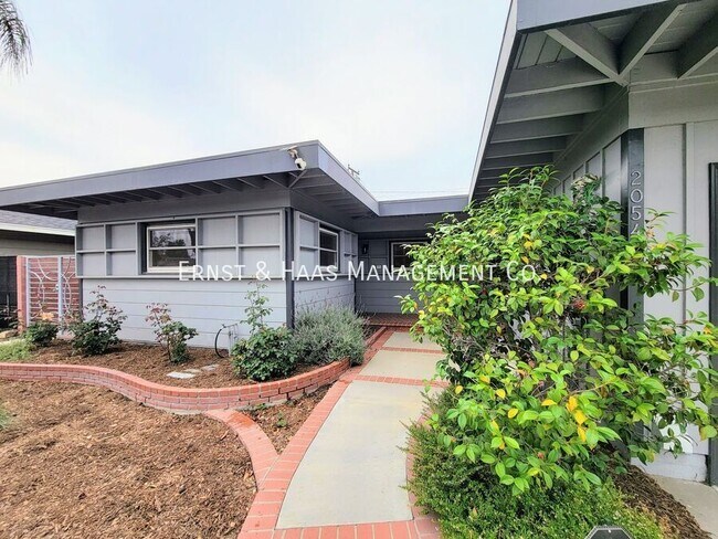 Building Photo - 2054 Pattiz Ave