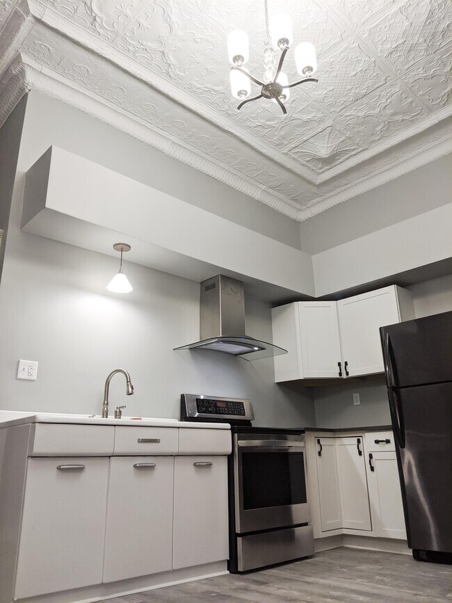 Building Photo - 7 N Front St