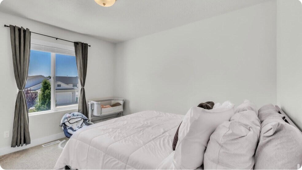 Bedroom - 45 E 970 N