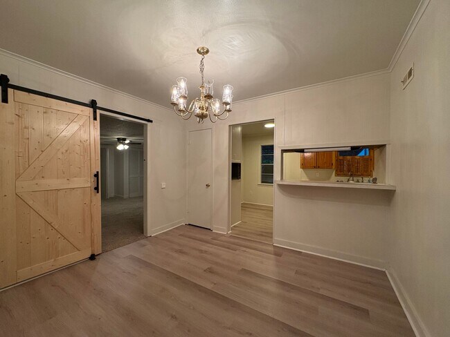 Building Photo - Beautiful 4 bedroom/1 bath with Central Air & Heat on Corner Lot