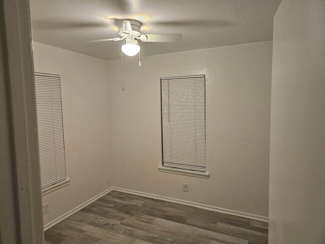 Building Photo - 515 Margil St