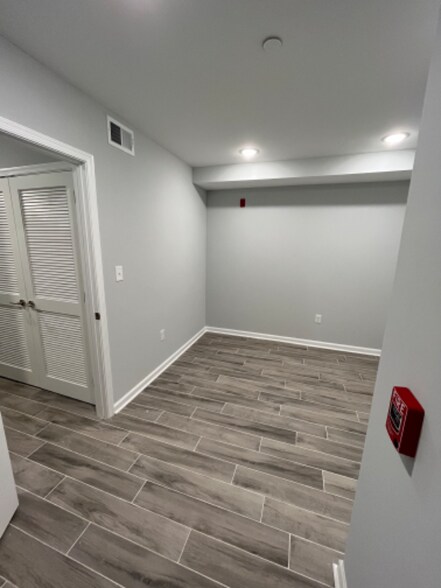 Building Photo - 4107 W Girard Ave