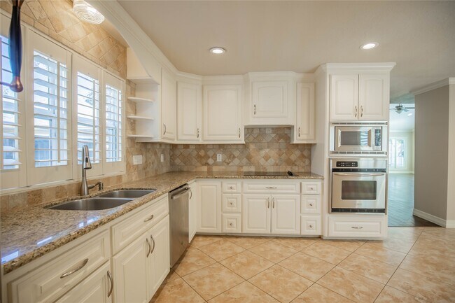 Building Photo - 1627 Fall Valley Dr