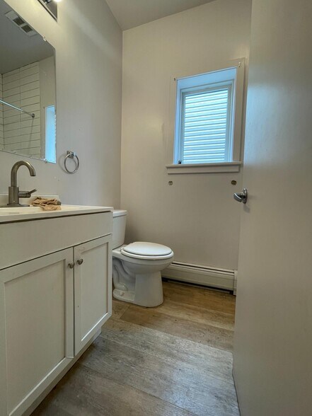 444 Bergen Ave 3R - 441 Bergen Ave