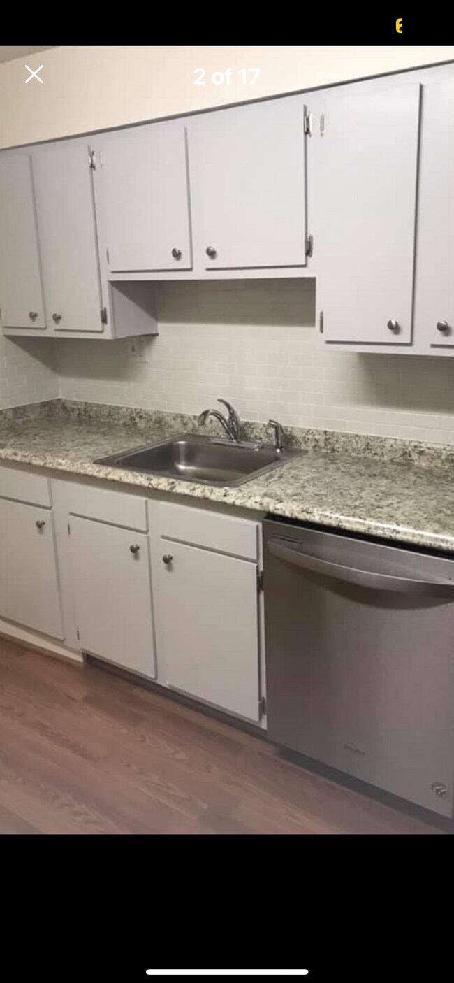 Building Photo - 400 Glendale Rd