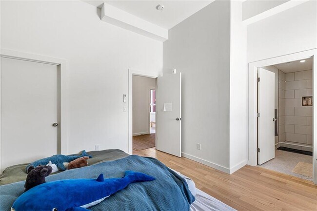 Building Photo - 71 Richmond St