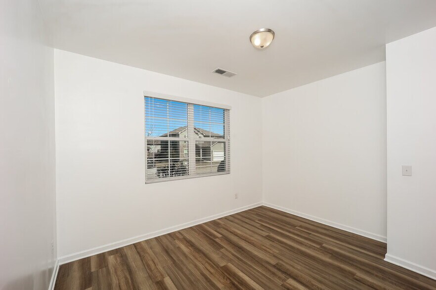 Building Photo - 440 Culloden Moor Dr