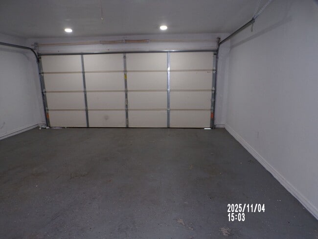 Building Photo - Fresh Paint!!, New Flooring and Granite Co...