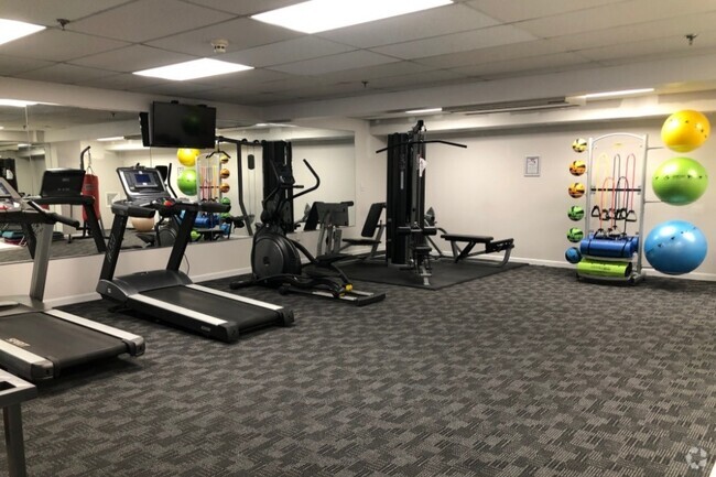 Fitness Center - Carisbrooke at Manchester