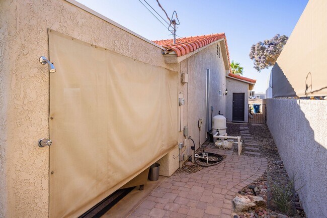 Building Photo - VR - 1672 Kiowa Ave