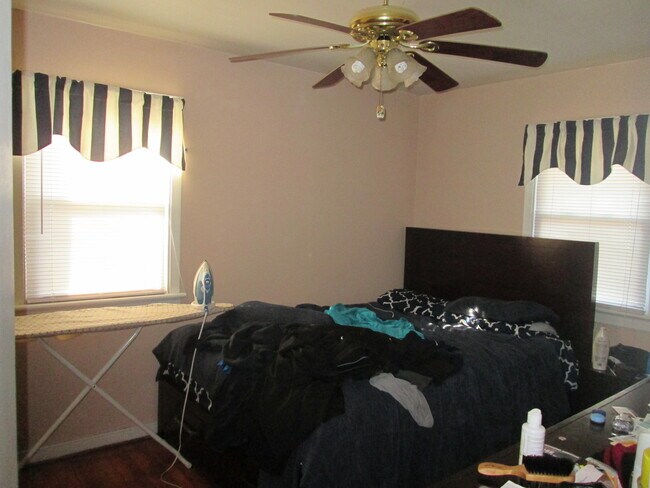 Building Photo - Three Bedroom Highland Springs Home. Available in September