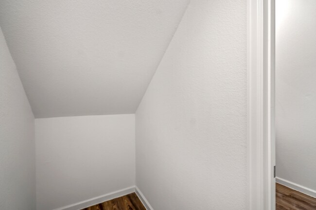 Building Photo - 613 Royal Arch Dr