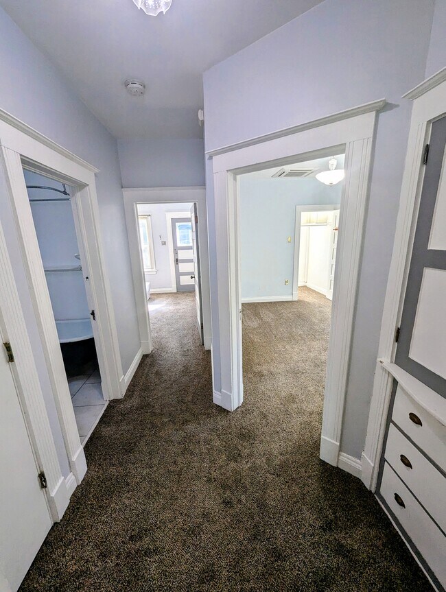 Building Photo - 228 N Pearl St