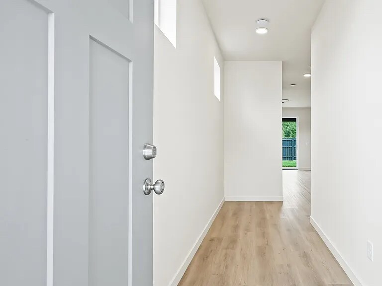 Entry hall - 1969 NW 19th Ct