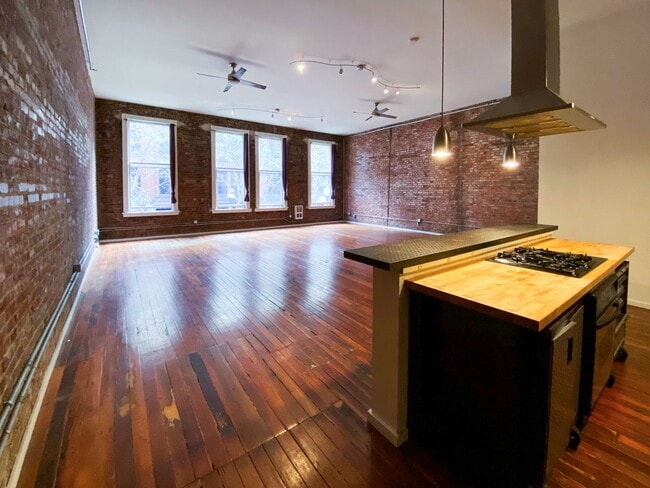 Building Photo - 211 1st Ave S