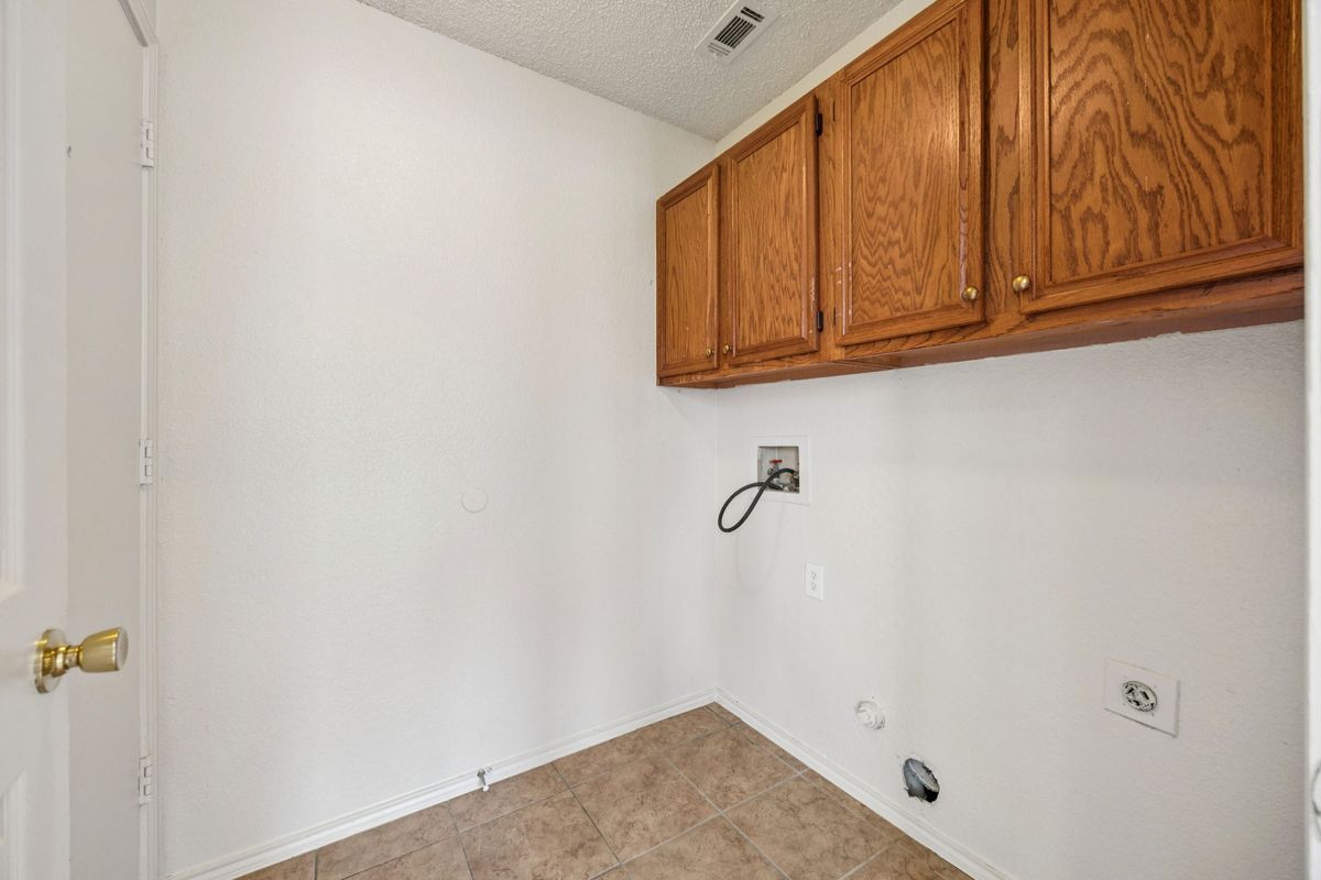 Building Photo - 1602 Develon Dr