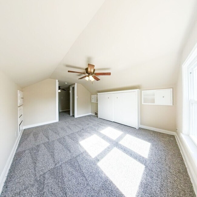 Building Photo - Newly updated 5 bedroom 2 bathroom home