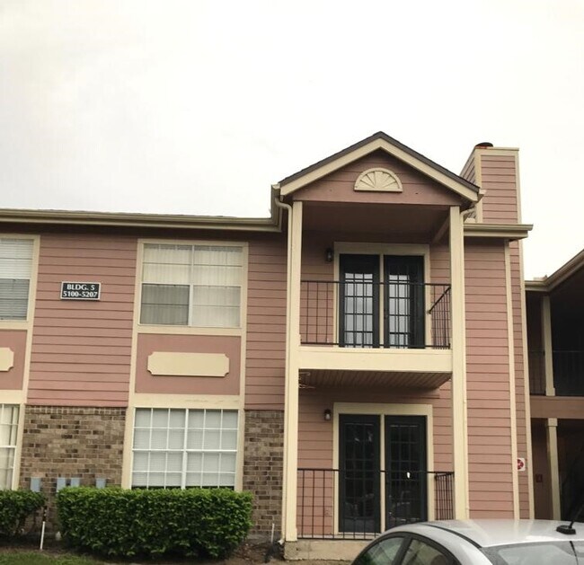 Building Photo - 2550 N Alafaya Trail