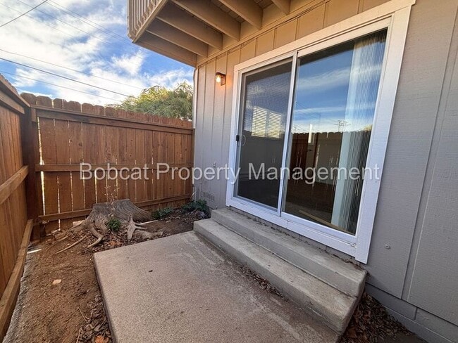 Building Photo - 1516 South Ct