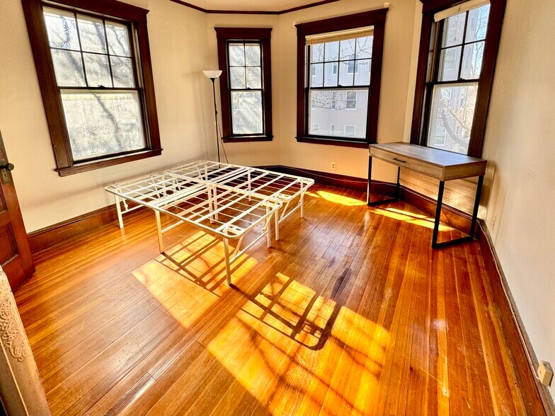Building Photo - 28 Putnam Ave