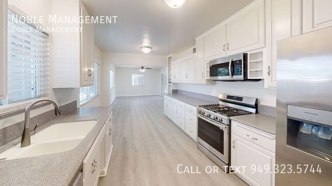 Building Photo - 5700 Lenore Ave