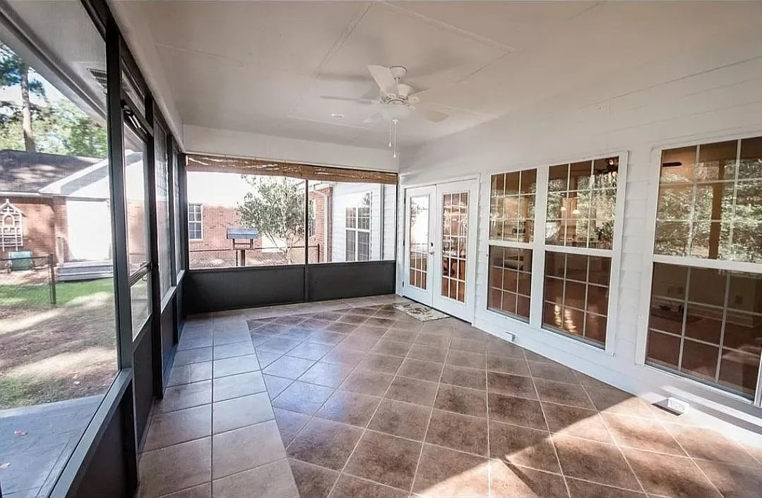 Building Photo - 2 Lauries Pt