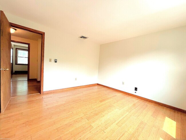 Building Photo - 246 Woodford Ave
