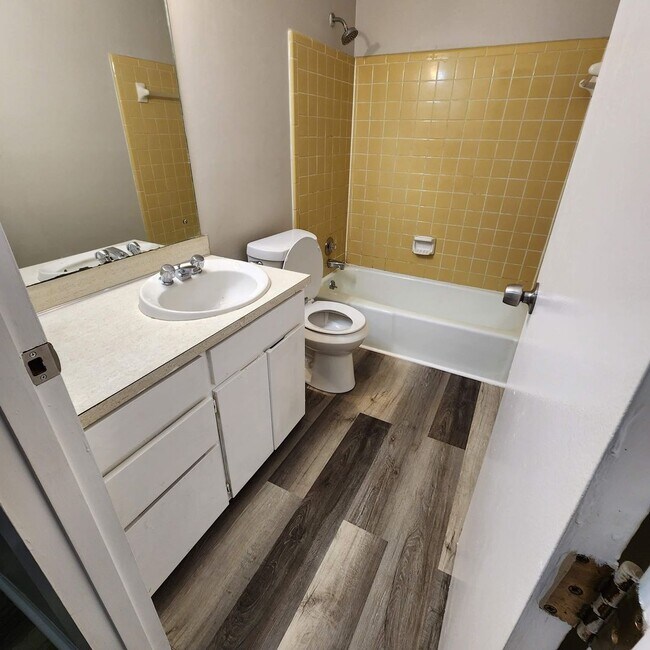 Building Photo - NEW PRICE! NEW UPDATES, YOU CANNOT BEAT THIS ONE!