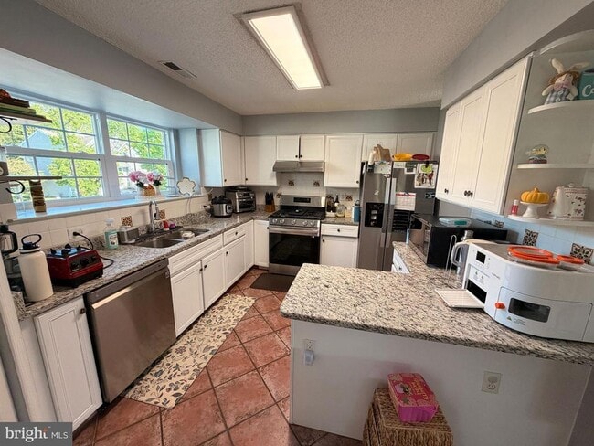 Building Photo - 45 Ketley Pl
