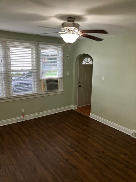 Living Room - 5027 S Latrobe Ave