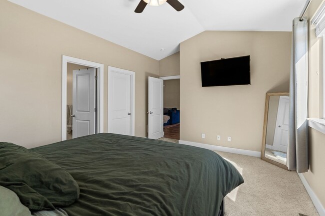 Building Photo - Gorgeous 4 Bedroom Home in Ryen Glenn