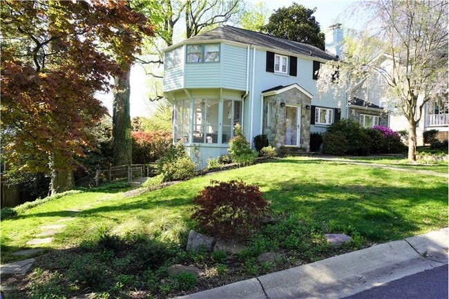 Primary Photo - 215 Crestmoor Cir